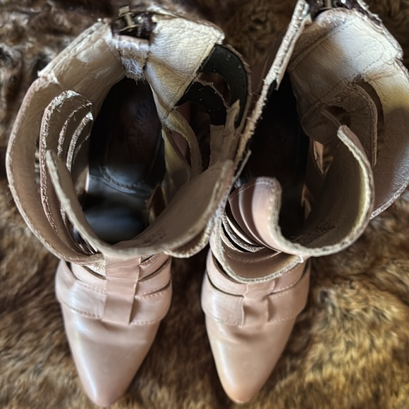 Freebird by Steven Jagger in blush - 9 - Picture 8 of 9